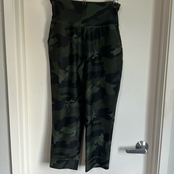 EUC OLD NAVY POWERSOFT LEGGING MEDIUM - Picture 2 of 6